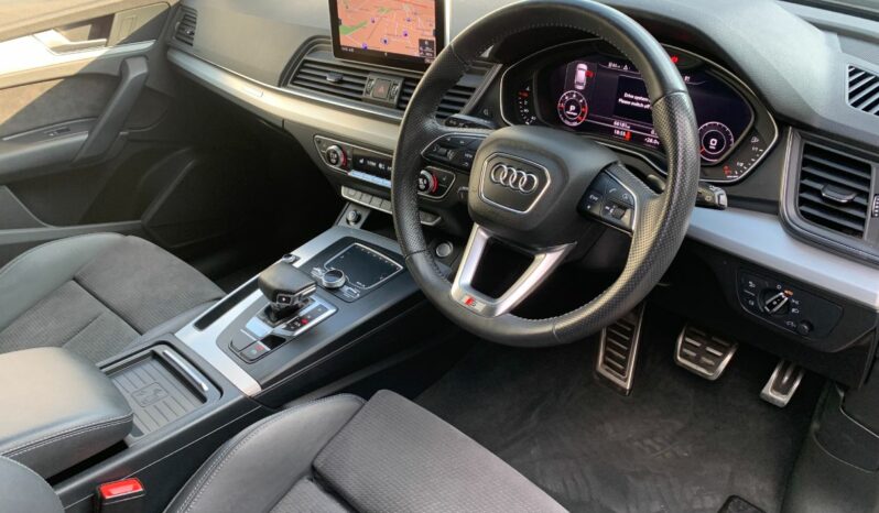 18 plate Audi Q5 2.0 TDI S line S Tronic quattro SUV full