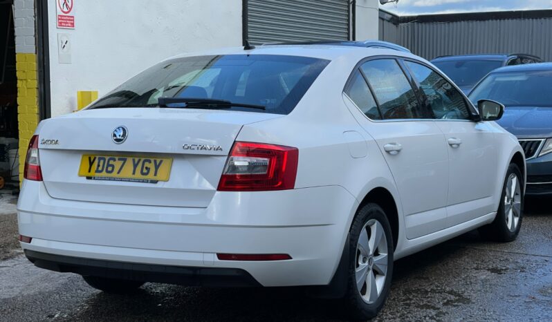 SKODA Octavia DIESEL HATCHBACK 2.0 TDI CR SE Technology 5dr full