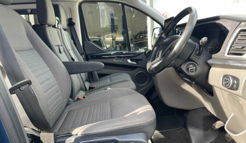 9 seats – 18 plate Ford Tourneo Custom 2.0 TDCi EcoBlue 170ps L/R 9 Seater Titanium full