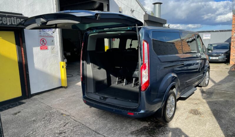 9 seats – 18 plate Ford Tourneo Custom 2.0 TDCi EcoBlue 170ps L/R 9 Seater Titanium full