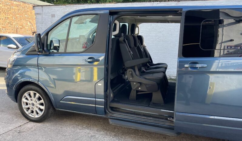 9 seats – 18 plate Ford Tourneo Custom 2.0 TDCi EcoBlue 170ps L/R 9 Seater Titanium full