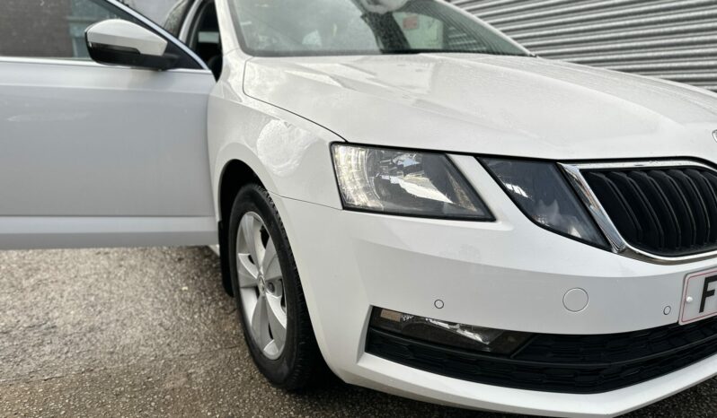 19 plate SKODA OCTAVIA DIESEL ESTATE 1.6 TDI SE Technology 5dr full