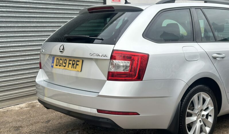 19 plate SKODA OCTAVIA DIESEL ESTATE 1.6 TDI SE L full