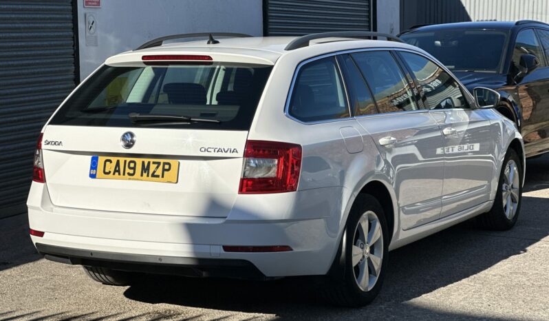 19 plate SKODA OCTAVIA DIESEL ESTATE 1.6 TDI SE Technology 5dr full